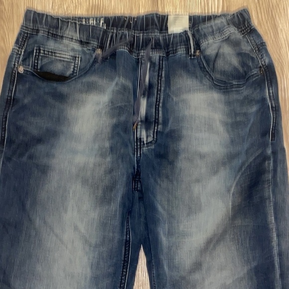 Axel 34 - Picture 2 of 9